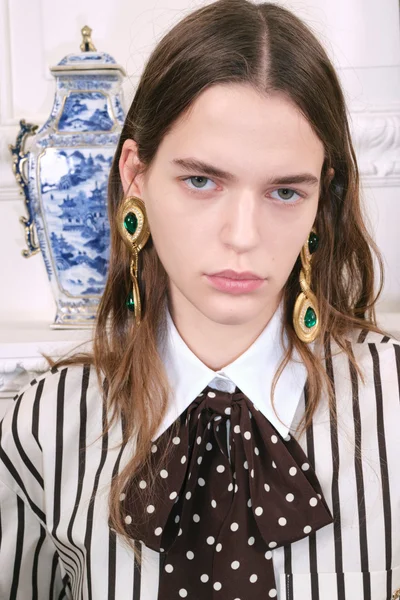 Look 10